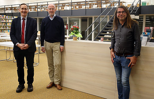 Von links: Dr. André Schüller-Zwierlein, Prof. Dr. Klaus Künnemann, Dr. Gernot Deinzer