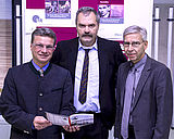 Präsident Prof. Dr. Udo Hebel bei der Eröffnung des Forschungszentrums DiMOS mit Staatssekretär Bernd Sibler (links im Bild) und Prof. Dr. Hermann Scheuringer