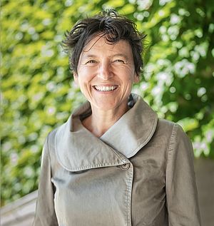 Porträtfoto von Frau Professor Casteigt