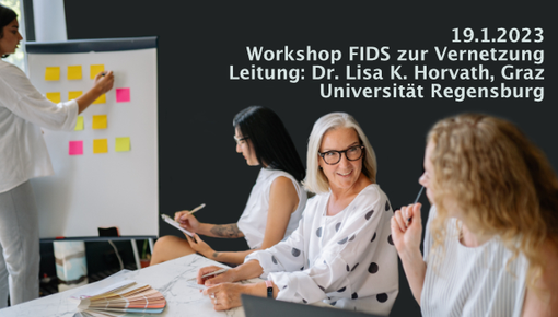 Eine Gruppe unterschiedlicher Frauen nimmt an einem Workshop teil. Im Bild stehen Informationen zur Veranstaltung: 19.1.2023,Workshop FIDS zur Vernetzung, Universität Regensburg, Leitung Dr. Lisa K. Horvath