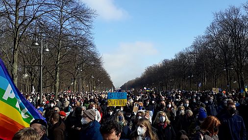 The photo shows the demontration in favour of Ukraine in Berlin on 27 February 2022