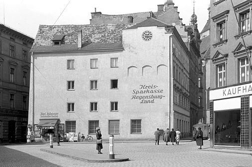 Neues Vertrauen - auch in die Kreissparkasse Regensburg Land (1950er)