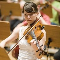 Eine Violinistin des Kammerorchesters der Universität