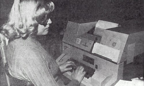 Datentypistin am Fernschreiber