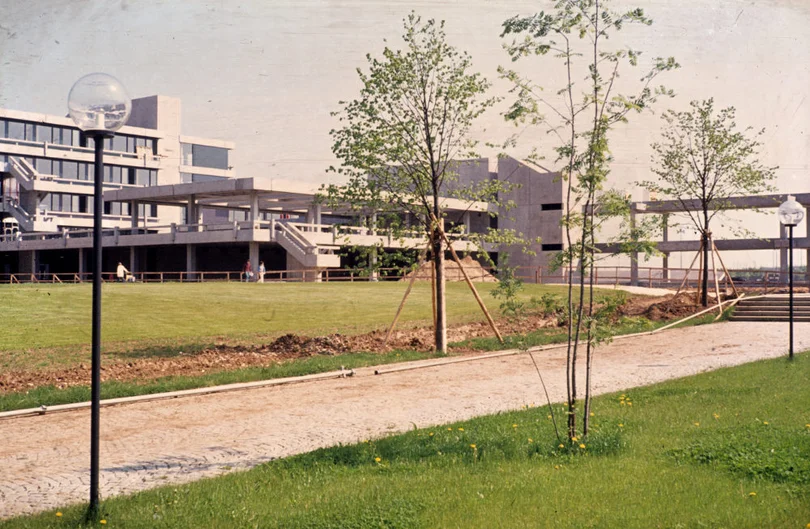 Blick von nord-westlicher Richtung auf den Rohbau des Lesesaals Chemie und Pharmazie (öffnet Vergrößerung des Bildes)