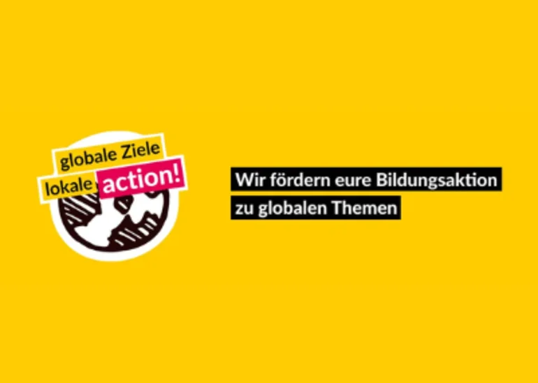 Das Bild zeigt auf einem gelben Hintergrund eine schwarz-weiße Erdkugel, auf der "globale Ziele lokale action" steht. Daneben stehen die Worte "Wir fördern eure Bildungsaktion zu globalen Themen.