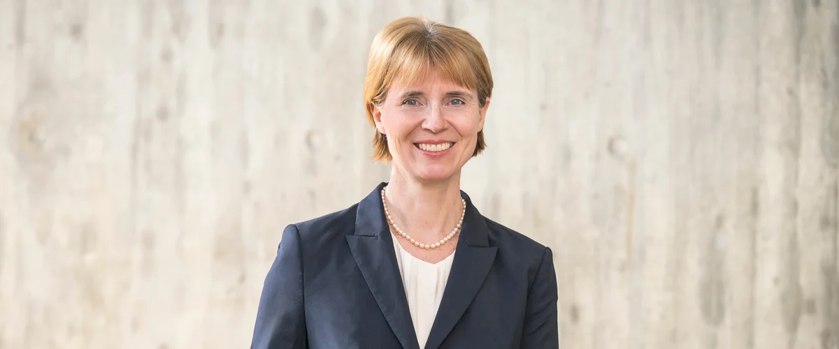 Porträtfoto von Frau Professorin Dr. Astrid Ensslin