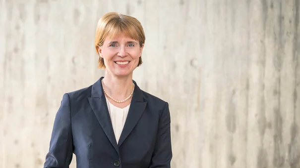 Porträtfoto von Frau Professorin Dr. Astrid Ensslin