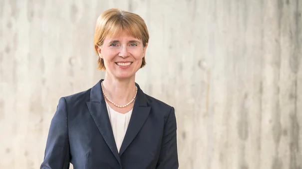 Porträtfoto von Frau Professorin Dr. Astrid Ensslin