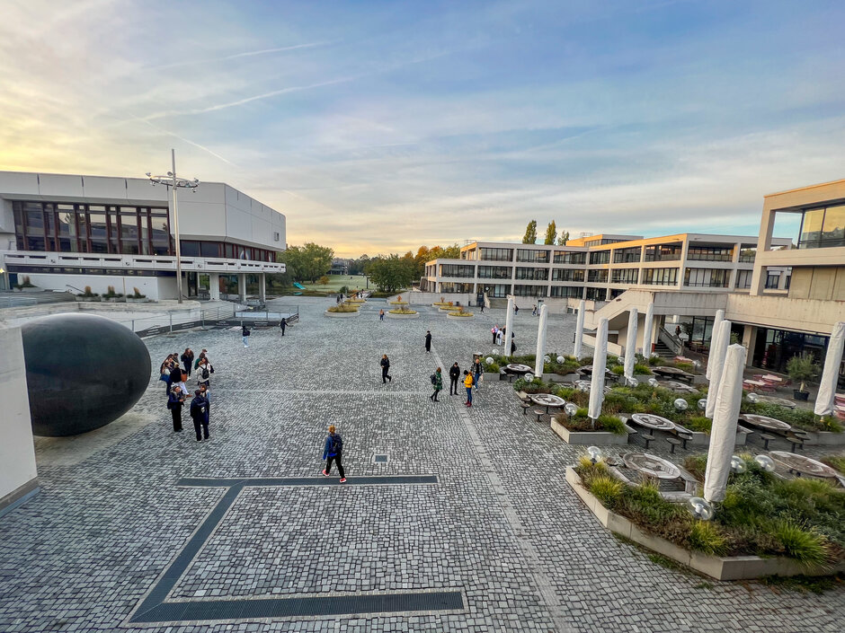 Ein Bild des Campus (öffnet Vergrößerung des Bildes)