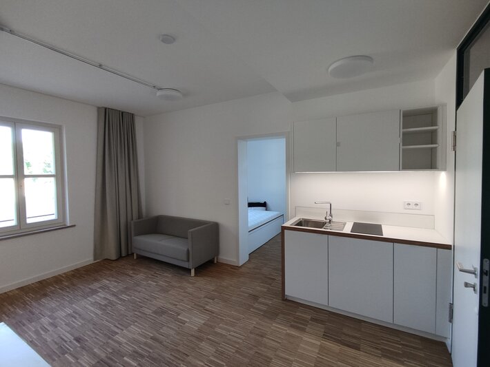 apartment with kitchenette and sofa (öffnet Vergrößerung des Bildes)