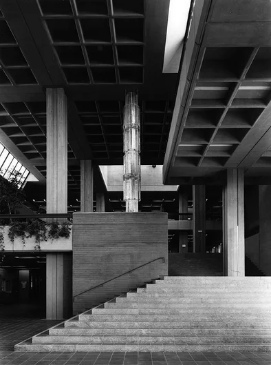 Treppe, Lichtsäule (öffnet Vergrößerung des Bildes)