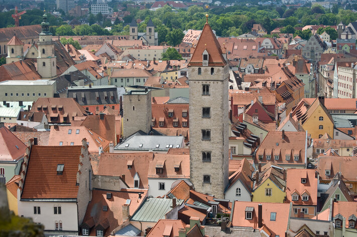 Blick über die Dächer der Altstadt von Regensburg (öffnet Vergrößerung des Bildes)