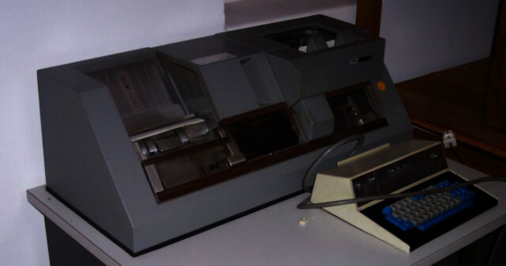 Lochkartengerät IBM 29-A29 (öffnet Vergrößerung des Bildes)
