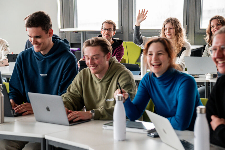 Studierende im Seminar an der Uni Regensburg