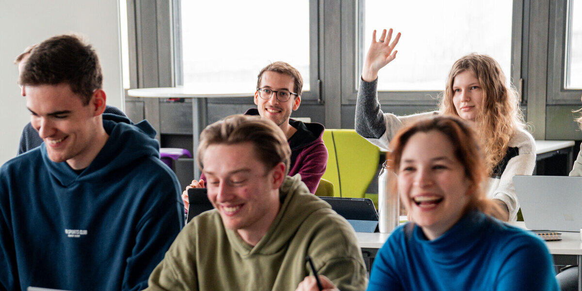 Studierende im Seminar an der Uni Regensburg