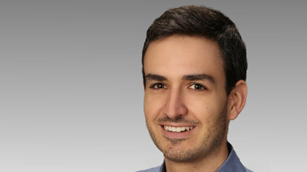 Porträtfoto eines jungen Mannes