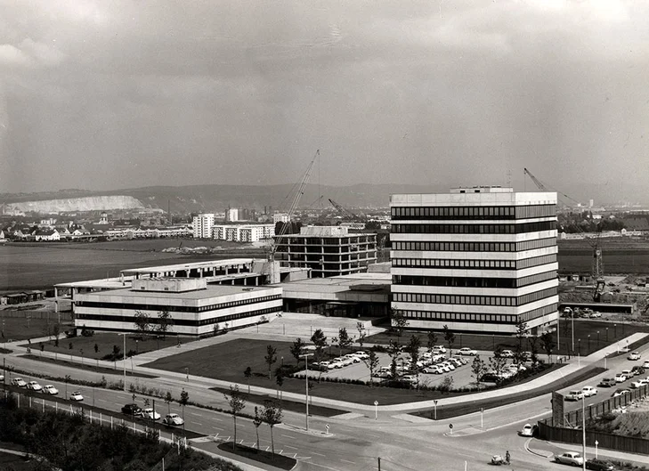 Sammelgebäude von Südwesten, 1969 (öffnet Vergrößerung des Bildes)