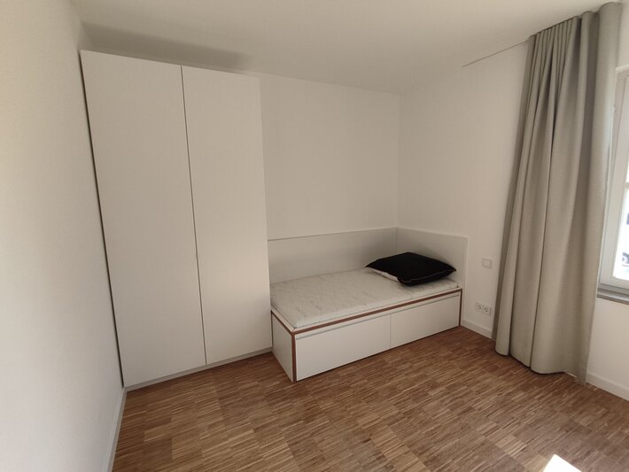 bed and closet (öffnet Vergrößerung des Bildes)