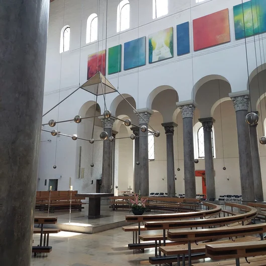 Attraktives Exkursionsziel DFS: Abtei St. Bonifaz München, Innenraum