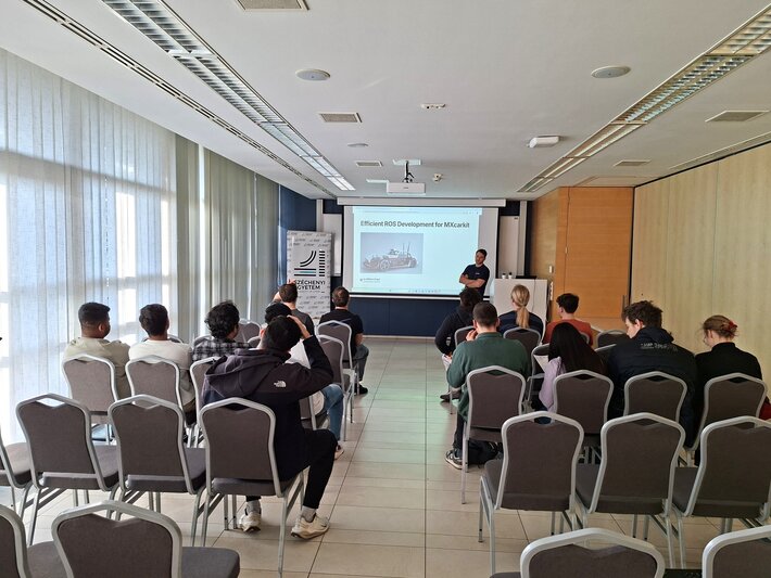 Bayerisch-ungarisches Studierendenprojekt zum Autonomen Fahren 2025. Präsentation der Projekte (opens enlarged image)