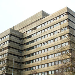 Das ehemalige Telekom-Gebäude in der Regensburger Bajuwarenstraße 4.