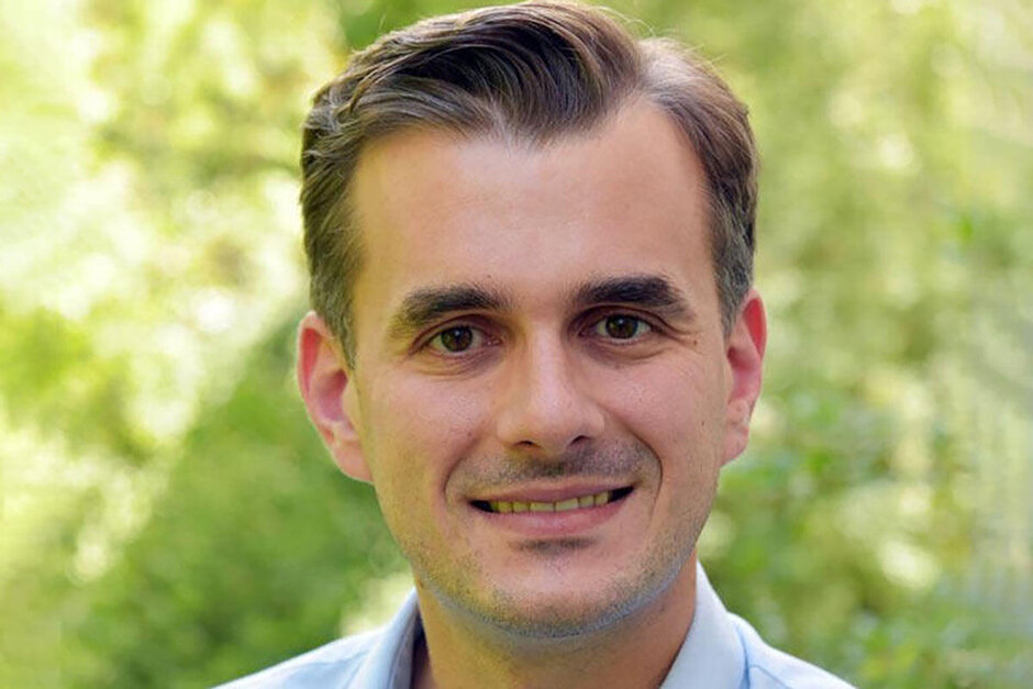 Portrait eines Mannes im mittleren Alter.