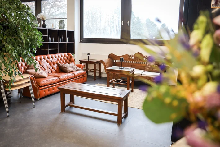 A lounge area in the FIDS building – an ideal place to relax, meet up, and chat (opens enlarged image)