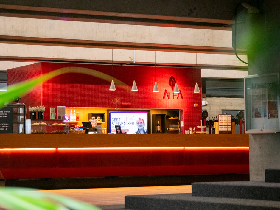 Die Kaffeebar im Foyer des Zentralen Hörsaalgebäudes der Universität Regensburg