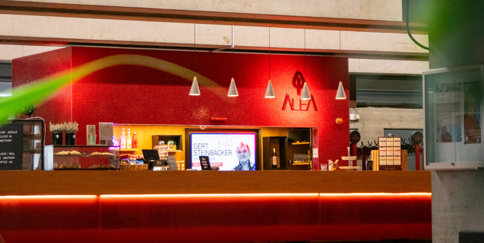 Die Kaffeebar im Foyer des Zentralen Hörsaalgebäudes der Universität Regensburg