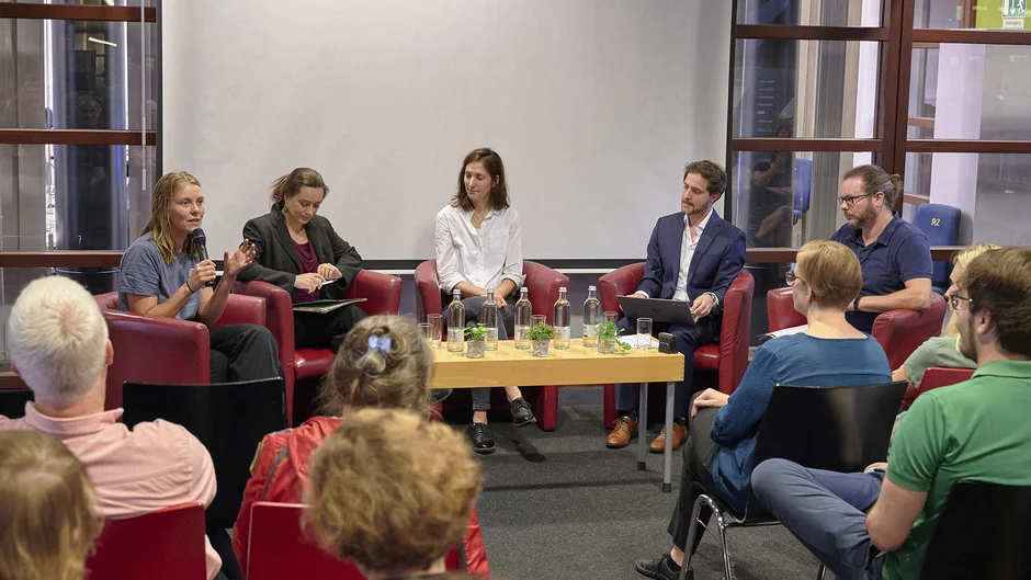 Prof. Dr. Mandy Singer-Brodowski, Dr. Stefan T. Siegel, Sonja Block and Ann-Kathrin Roßner at the panel discussion