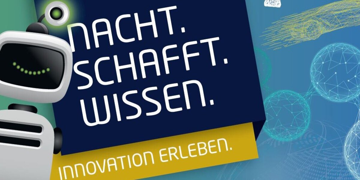 Schriftzug Nacht.Schafft.Wissen. Roboterfigur