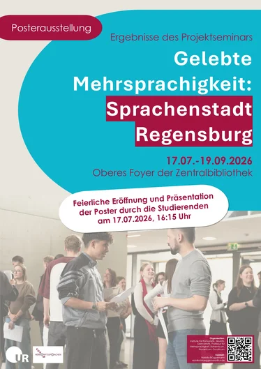 Plakat zur Ausstellung „Gelebte Mehrsprachigkeit: Sprachenstadt Regensburg“. Großflächige Gestaltung in Türkis und Dunkelrot mit dem Titel „Posterausstellung“ und dem Hinweis „Ergebnisse des Projektseminars“. Zeitraum: 17.07.–19.09.2026, Ort: Oberes Foyer der Zentralbibliothek. Ankündigung der feierlichen Eröffnung und Posterpräsentation am 17.07.2026 um 16:15 Uhr. (öffnet Vergrößerung des Bildes)