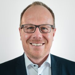 Porträitbild von Prof. Roider