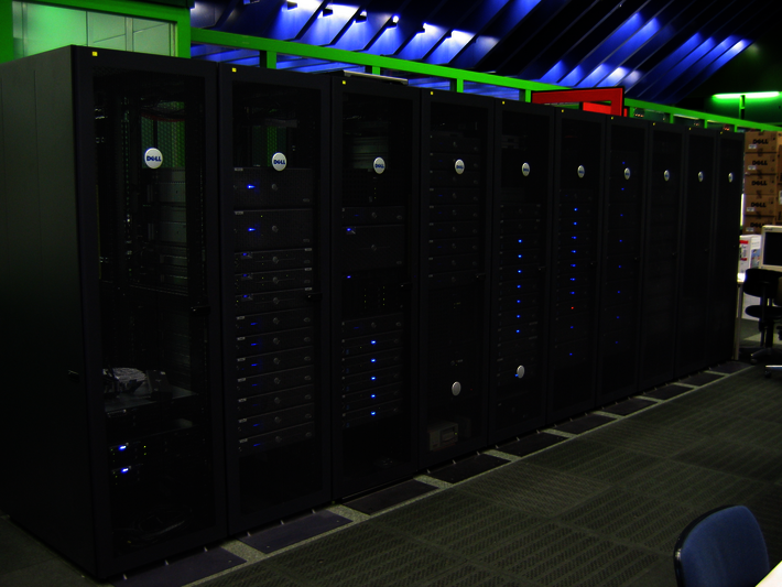 Dell Racks mit Dell EMC PowerEdge im Rack (öffnet Vergrößerung des Bildes)