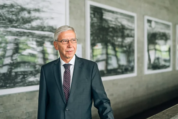 Porträtfoto von Prof. Dr. Hebel, Präsident der UR