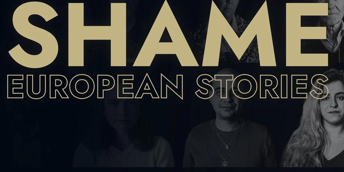 Schrift „SHAME – European Stories“ mit mehreren Porträtaufnahmen verschiedener Personen im dunklen Hintergrund.