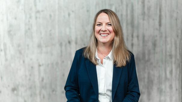 Porträtfoto von Frau Professorin Dr. Oesterle-El Nabbout