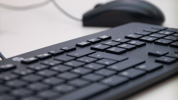 Tastatur mit Computermaus