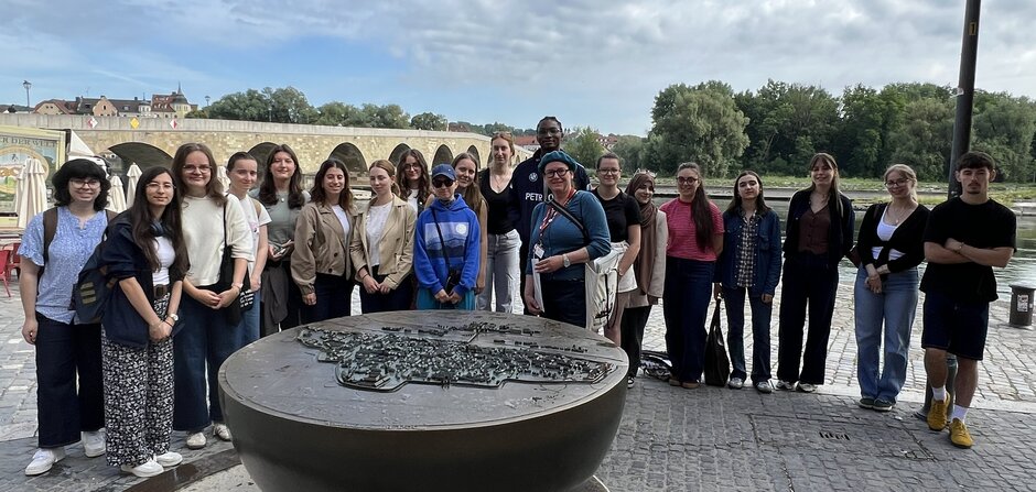Projekt "Welterbe" 2026, Deutsch-Französische Studien. Gruppenbild 3. Studienjahr durch die attraktive Studienstadt Regensburg. (öffnet Vergrößerung des Bildes)