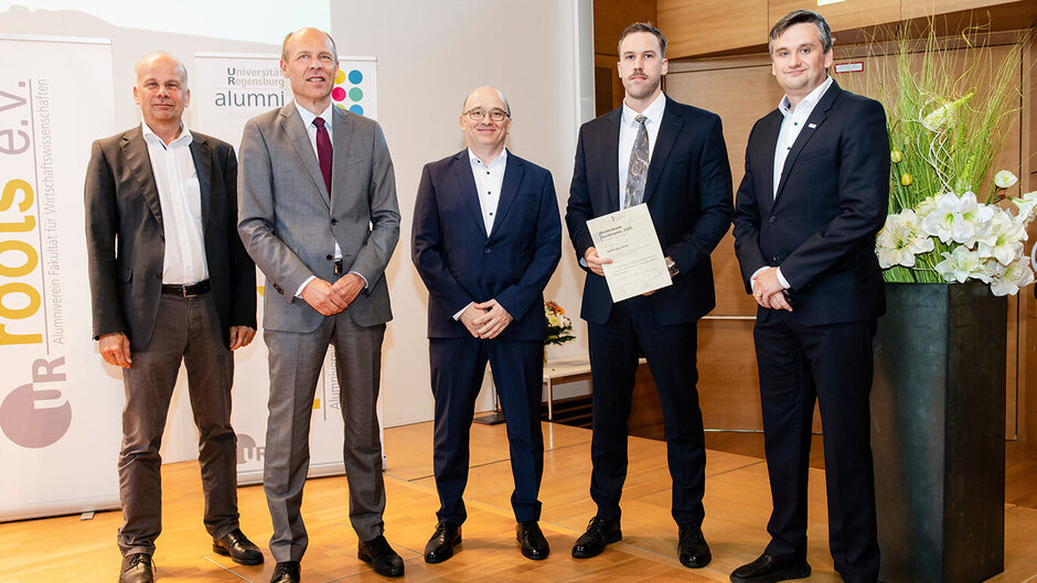 From the left: Prof Dr Klaus Röder (Dean), Mr Reinhold Vollbracht (President of the Head Office in Bavaria, Deutsche Bundesbank), Dr Rainer Jobst, Lukas Ritter, Prof Dr Christopher Priberny (Deutsche Bundesbank University)