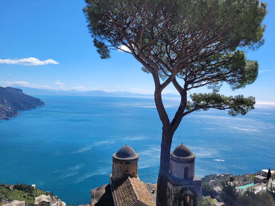 Blick von der Villa Cimbrone aufs Meer