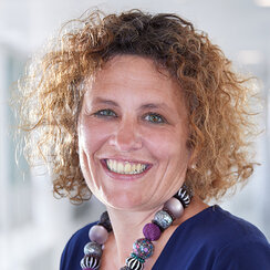 Portrait Frau Dr. Merz