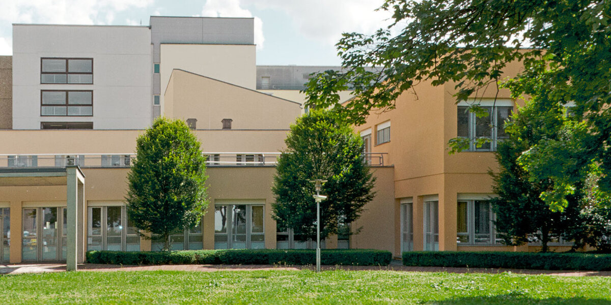 Klinikansicht im Sommer