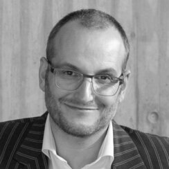 Portraitfoto Prof. Wolfgang Dworschak