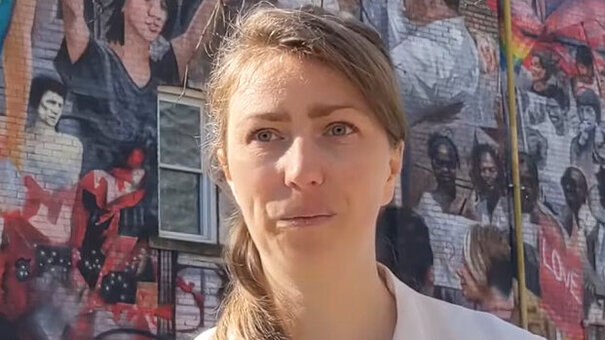 Porträtfoto einer Frau.