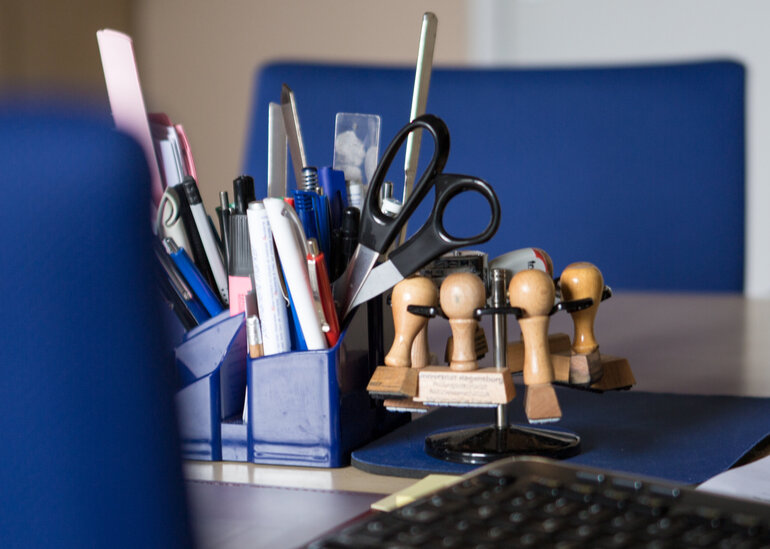 Ein voller Stiftehalter und eine Stempel-Karussell