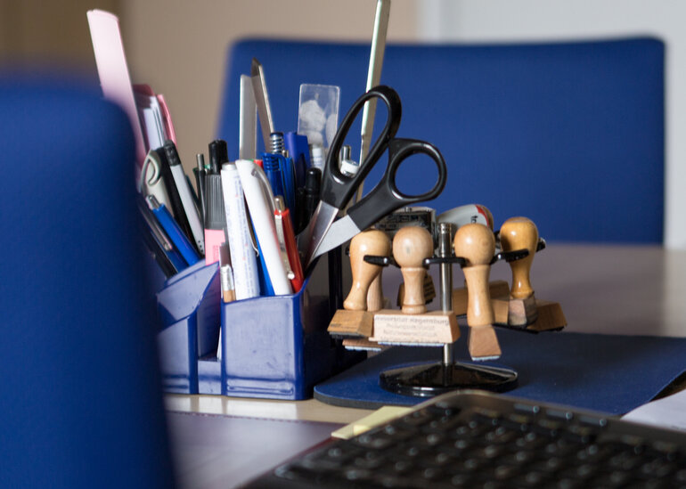 Ein voller Stiftehalter und eine Stempel-Karussell