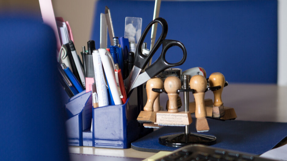 Ein voller Stiftehalter und eine Stempel-Karussell