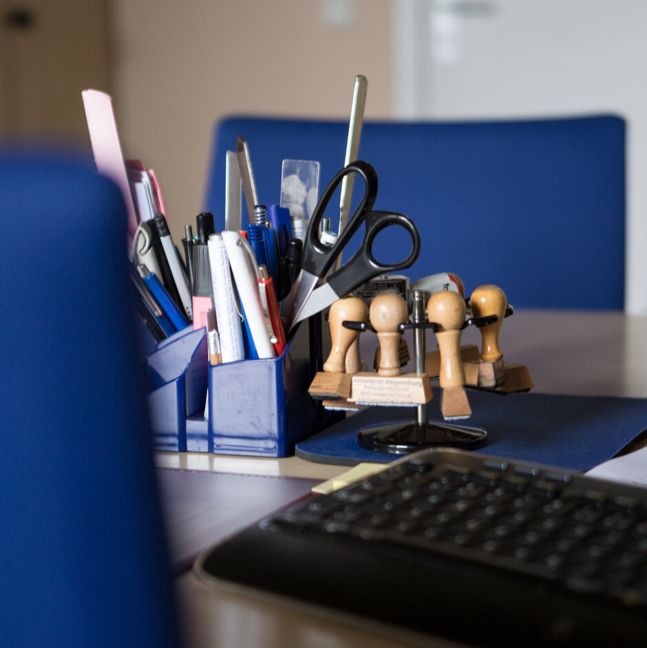 Ein voller Stiftehalter und eine Stempel-Karussell